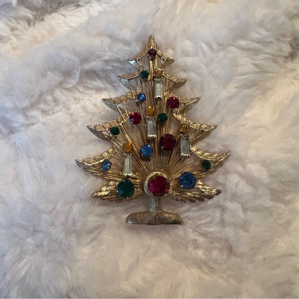 Vintage BROOKS Christmas Tree Gold Tone Multi Rhinestones Brooch/Pin